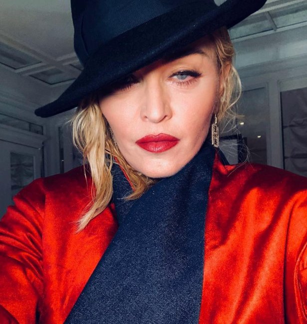 Несмотря на боль: Мадонна появилась на акции против расизма на костылях - «Я и Отдых»