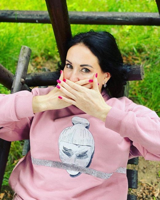 Кузнеца не хватает! Алика Смехова проводит время на сеновале - «Я и Отдых»