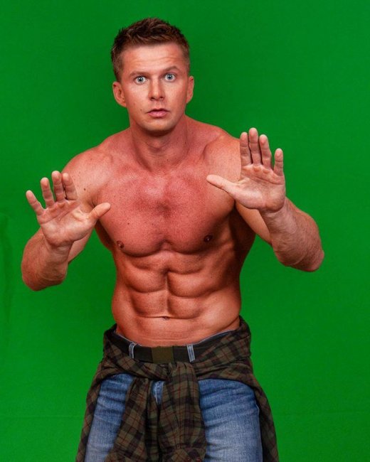 Вы потеряли свой шарм! Фанатам Романа Курцына не нравится его прическа - «Я и Отдых»