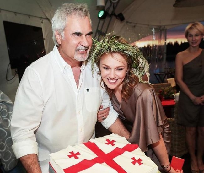 С Меладзе можно и больше проехать! Альбина Джанабаева похвасталась велосипедной прогулкой с мужем - «Я и Отдых»