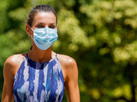 Королева Летиция вышла в свет в платье с халтером за 8 тысяч рублей - «Я как Звезда»