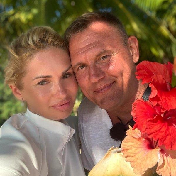 В приметы не верят: Степан Меньщиков отправился выбирать свадебное платье вместе с невестой - «Я и Отдых»