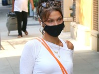 Белла Хадид в кроп-топе продемонстрировала шикарный пресс - «Я как Звезда»