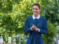 Кейт Миддлтон вышла в свет в платье с белым воротничком за 50 тысяч рублей - «Я как Звезда»