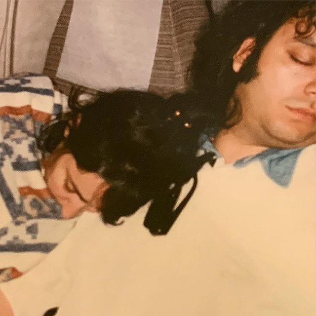 Куда Алла смотрела? В сети обсуждают архивное фото Лолиты Милявской, спящей в объятиях Филиппа Киркорова - «Домашние Питомцы»