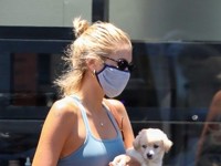 Кайя Гербер появилась на публике в топе и обтягивающих легинсах - «Я как Звезда»