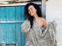 Постройневшая Настя Каменских позирует в свободном платье - «Я как Звезда»