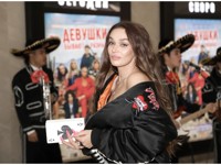 В гостях у Алены Водонаевой: кровать за 2 млн рублей и розовая ванная - «Я как Звезда»