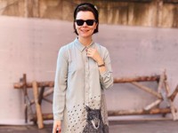 Молодая жена Петросяна позирует в платье-рубашке с рисунком волка и овечки - «Я как Звезда»