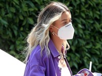 Хейли Бибер прекрасно выглядит в оверсайз-рубашке - «Я как Звезда»