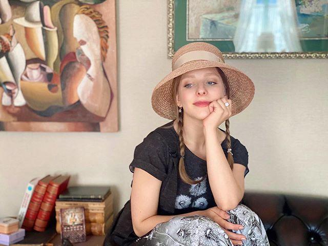 Тургеневская барышня: Елизавета Арзамасова с косичками умилила поклонников - «Я и Отдых»