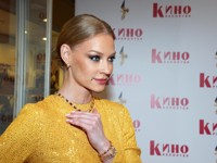 «Как статуэтка»: утонченная Светлана Ходченкова очаровала сеть - «Я как Звезда»