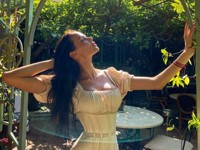 Анастасия Решетова похвасталась осиной талией в платье с корсетом - «Я как Звезда»