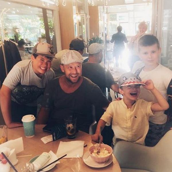 Счастливый папа: Кирилл Плетнев показал фото с тремя сыновьями - «Я и Отдых»