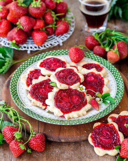 Во-первых, это красиво! Готовим потрясающее печенье с клубникой - «Домашние Питомцы»