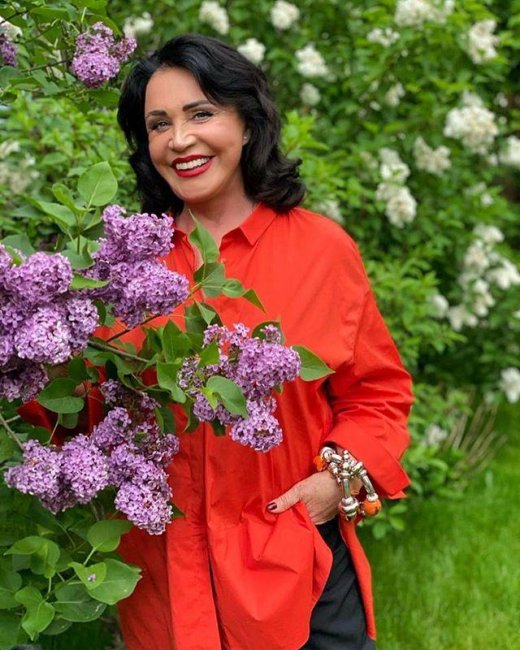 Где же муж? Надежда Бабкина отдыхает в Крыму с молодым коллегой - «Домашние Питомцы»