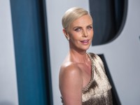 «Я встречаюсь сама с собой», — все о личной жизни 45-летней Шарлиз Терон - «Я как Звезда»