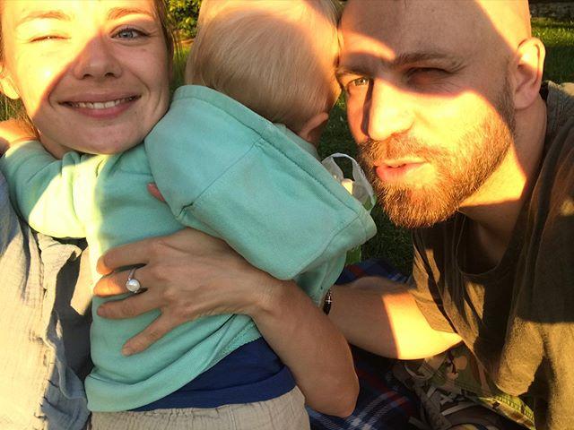 Какой белокурый малыш! Карина Разумовская показала редкое фото с мужем и сыном - «Домашние Питомцы»