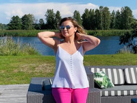 Юлия Проскурякова собрала комплименты под новым фото в стильном наряде - «Я как Звезда»