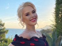 Пелагея блеснула в силуэтном платье с «поцелуями» и собрала комплименты - «Я как Звезда»