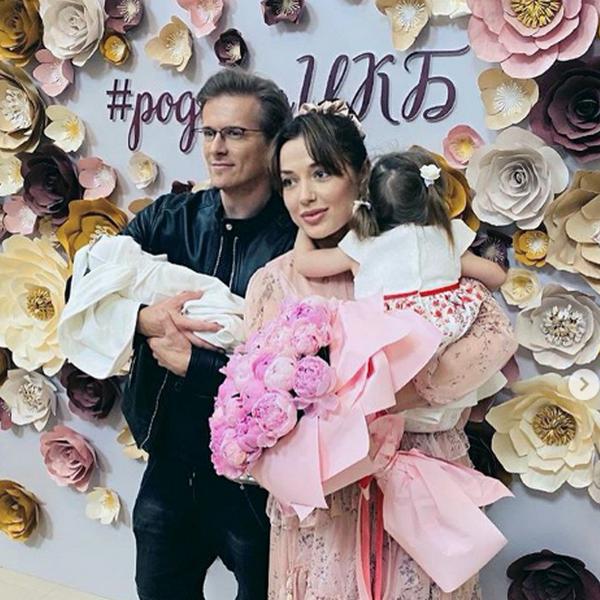 Светлая радость в доме! Глеб Матвейчук поделился кадрами выписки жены из роддома - «Я и Отдых»