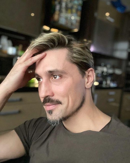 Дима Билан опубликовал уникальное видео своего выступления на сцене в возрасте 15 лет - «Домашние Питомцы»