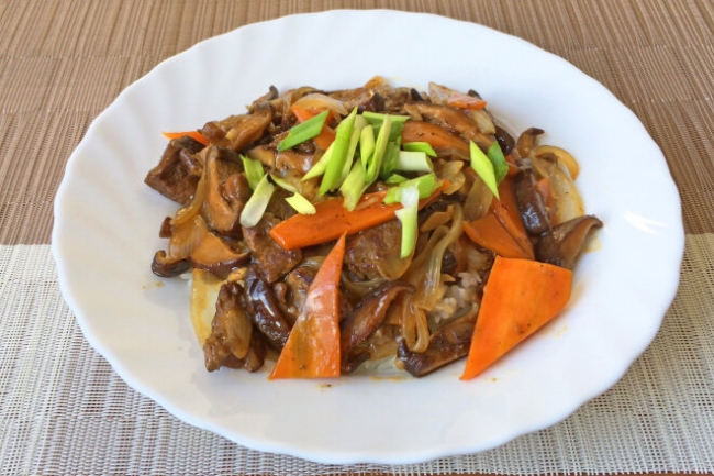 Говядина с грибами шиитаке и овощами - «Блюда из мяса»