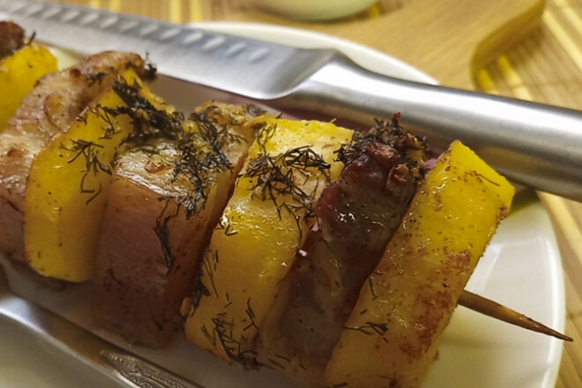 Картофель с грудинкой на шпажках в духовке - «Блюда из мяса»