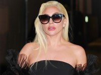 Леди Гага вышла в свет в черном мини - «Я как Звезда»